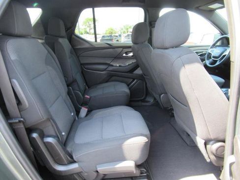 Used 2022 Chevrolet Traverse LT FWD image 33