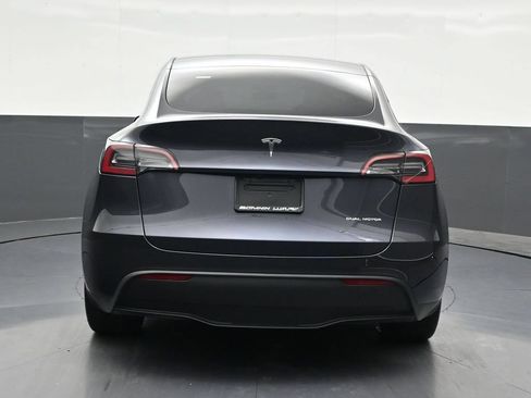 Used 2024 Tesla Model Y Long Range AWD/4WD image 4