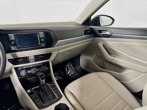 Certified 2023 Volkswagen Jetta SE w/ Panoramic Sunroof Package FWD image 22