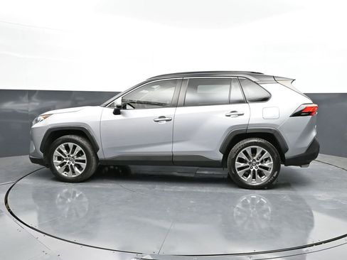 Used 2020 Toyota RAV4 XLE Premium FWD image 8