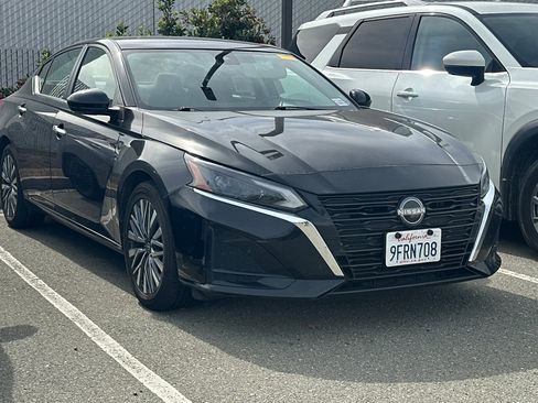 Certified 2023 Nissan Altima 2.5 SV image 2