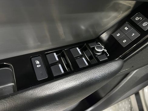 Used 2020 Land Rover Range Rover Velar R-Dynamic S image 17