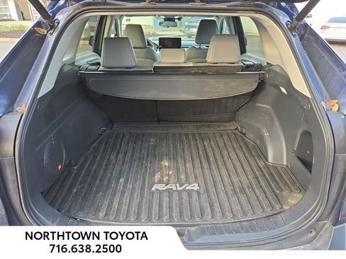 Used 2023 Toyota RAV4 XLE Premium image 7