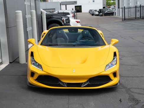 Certified 2021 Ferrari F8 Tributo RWD image 2