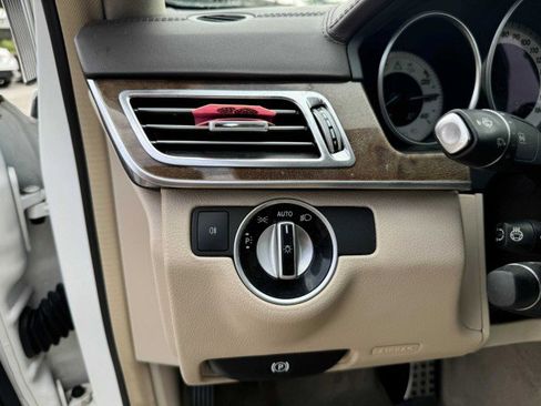 Used 2015 Mercedes-Benz E 400 4MATIC Sedan image 24