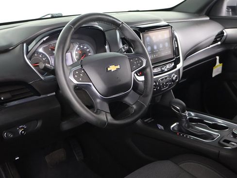 Used 2023 Chevrolet Traverse LT image 27