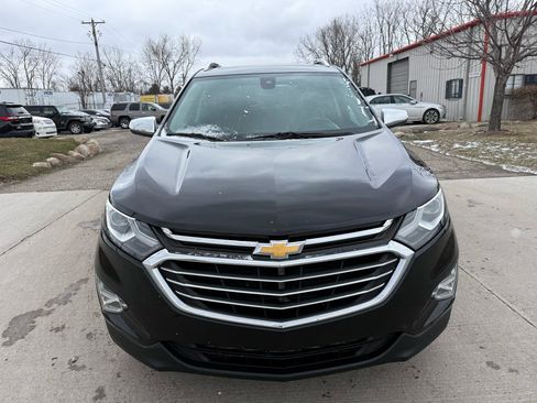 Used 2018 Chevrolet Equinox Premier image 2