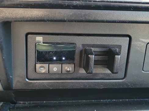 Used 2021 Nissan Titan SL w/ Moonroof Package AWD/4WD image 25