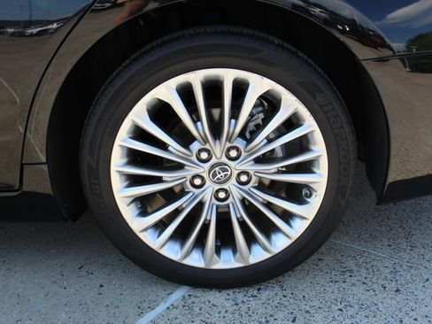 Used 2019 Toyota Avalon Limited w/ Advanced Safety Package FWD image 9