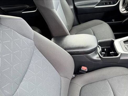 Used 2025 Toyota RAV4 XLE image 19