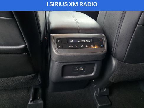 Used 2025 Nissan Pathfinder SL image 18