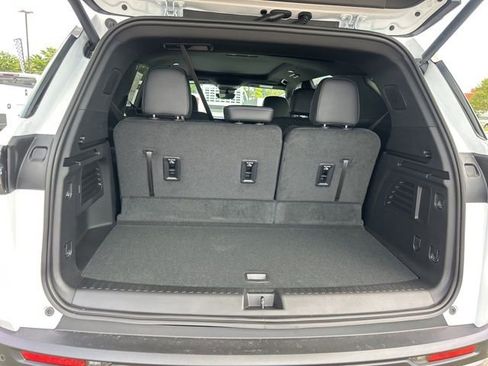 New 2026 Chevrolet Traverse LT w/ Sun and Wheel Package FWD image 31