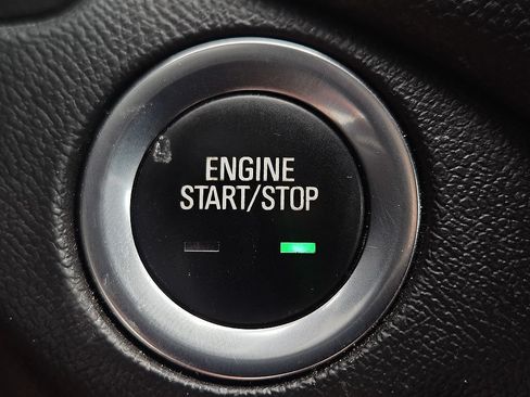 Used 2023 Chevrolet Equinox LT FWD image 16