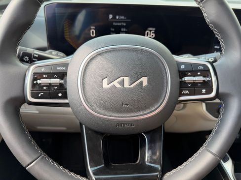Used 2025 Kia Sorento S AWD/4WD image 11