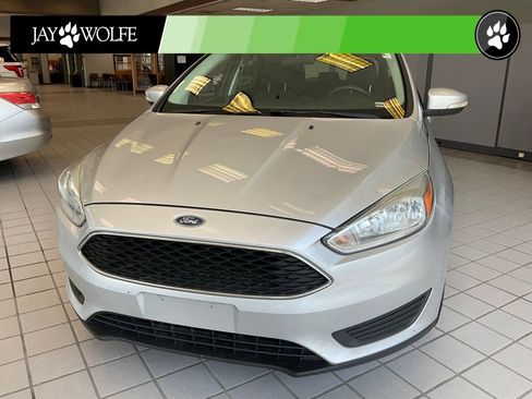 Used 2015 Ford Focus SE FWD image 2