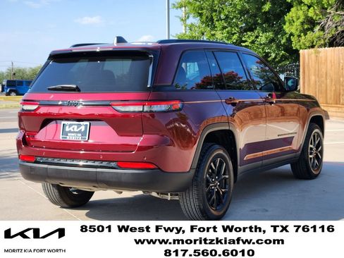 Used 2025 Jeep Grand Cherokee Altitude AWD/4WD image 4