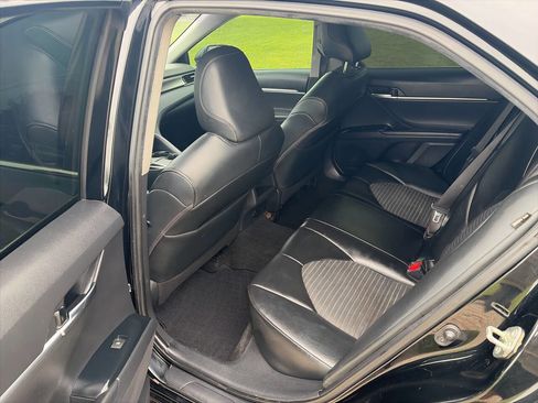 Used 2020 Toyota Camry SE FWD image 11