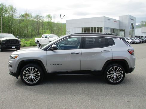 Used 2024 Jeep Compass Limited w/ Elite Group AWD/4WD image 8