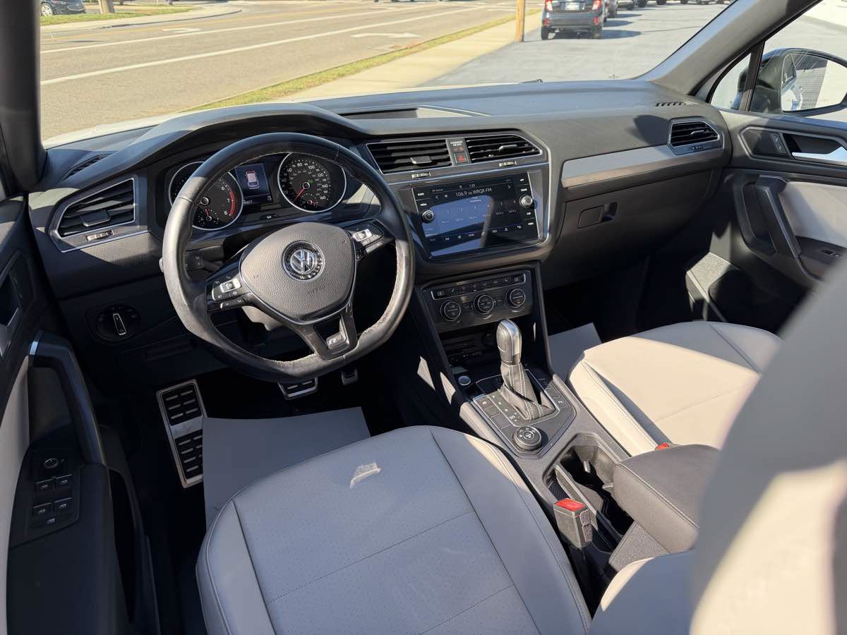 Used 2021 Volkswagen Tiguan SE R-Line AWD/4WD image 12
