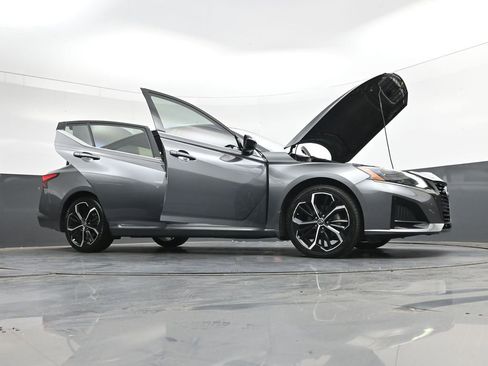 Used 2023 Nissan Altima 2.5 SR FWD image 29