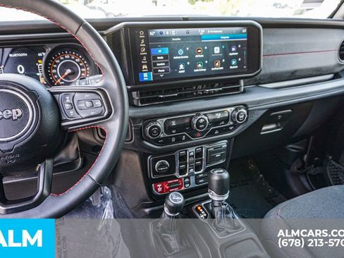 Used 2024 Jeep Wrangler Rubicon image 32