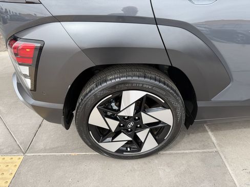 Used 2024 Hyundai Kona Limited image 15