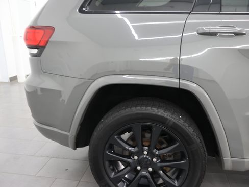 Used 2020 Jeep Grand Cherokee Altitude AWD/4WD image 25