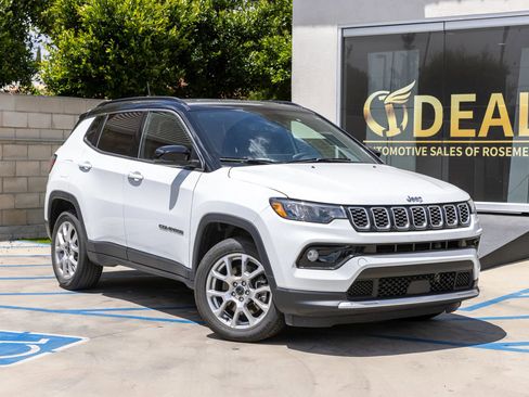 Used 2025 Jeep Compass Limited AWD/4WD image 2