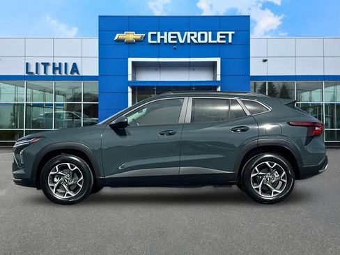 New 2026 Chevrolet Trax LT w/ Driver Confidence Package FWD image 5