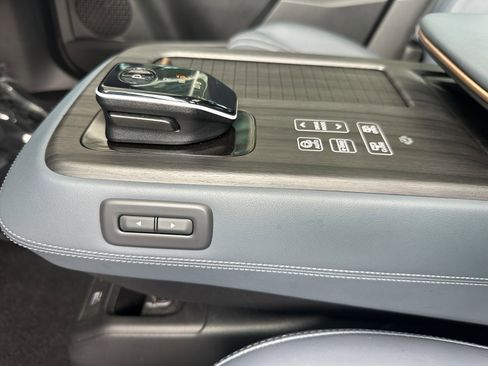 Used 2023 Nissan Ariya image 32