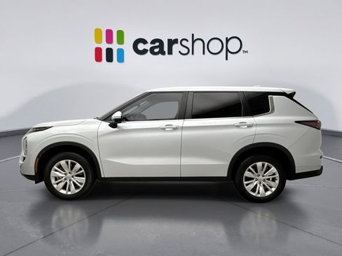 Used 2025 Mitsubishi Outlander ES image 2