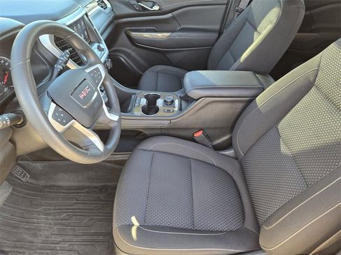 Used 2023 GMC Acadia SLE w/ Driver Convenience Package image 8