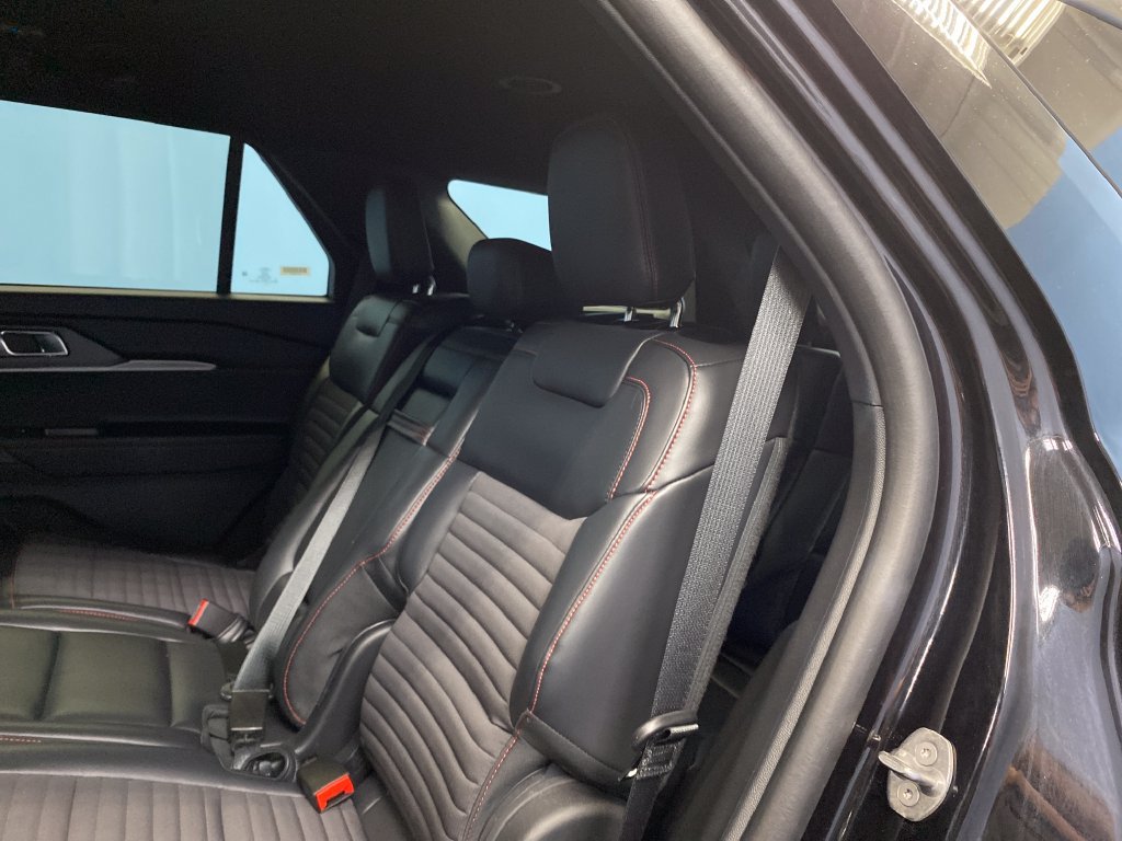 Used 2025 Ford Explorer ST-Line w/ ST-Line Street Pack AWD/4WD image 28