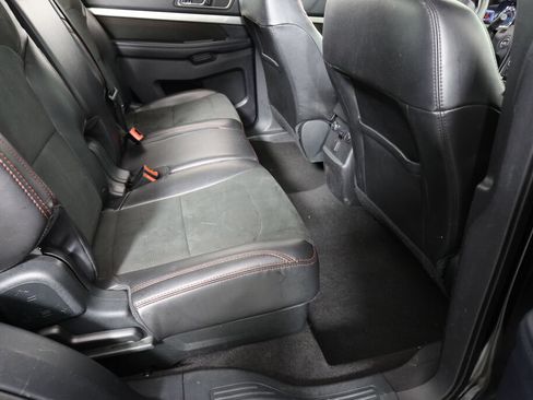 Used 2018 Ford Explorer XLT w/ Equipment Group 202A AWD/4WD image 23