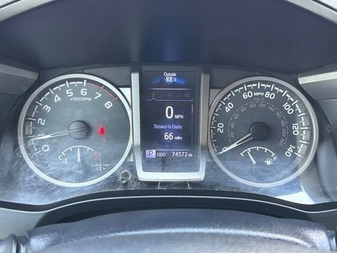 Used 2019 Toyota Tacoma SR5 AWD/4WD image 11