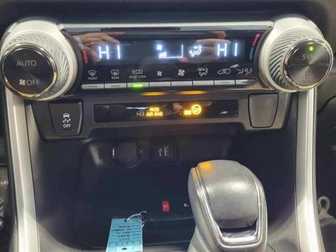 Used 2023 Toyota RAV4 SE image 34