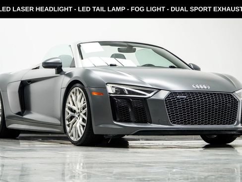 Used 2017 Audi R8 V10 w/ Carbon Exterior Package AWD/4WD image 4
