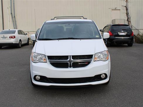 Used 2018 Dodge Grand Caravan SXT image 3