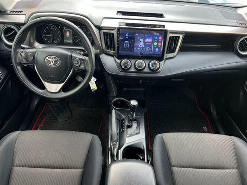 Used 2017 Toyota RAV4 LE FWD image 4