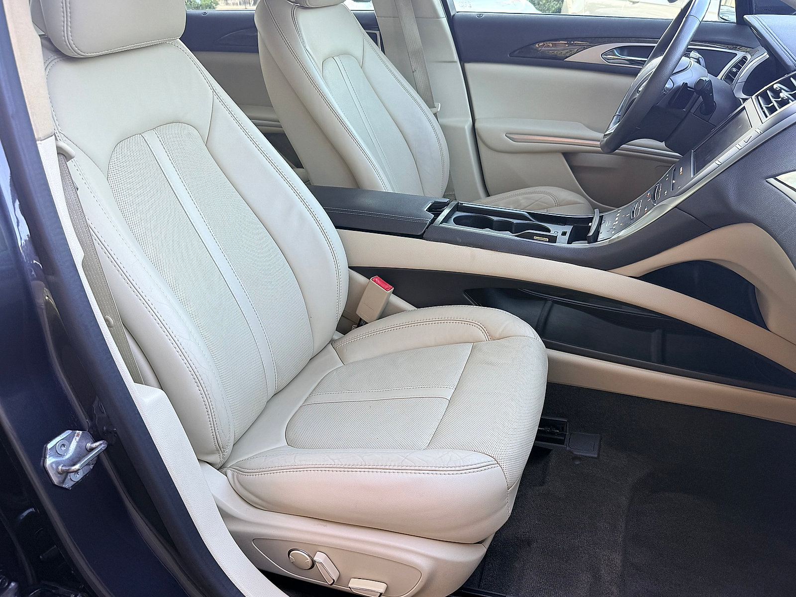 Used 2013 Lincoln MKZ AWD image 31