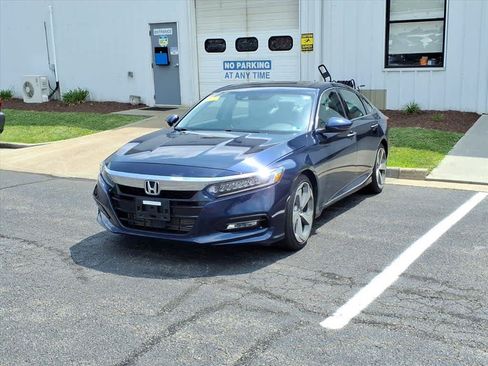 Used 2018 Honda Accord Touring image 3