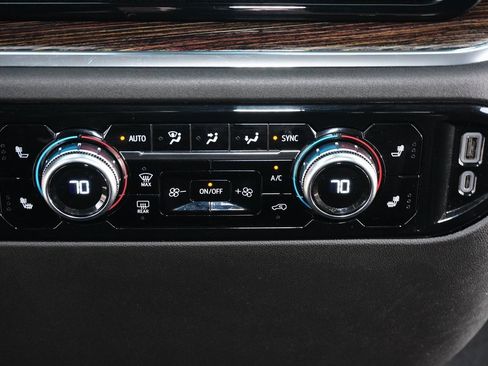 Used 2024 GMC Sierra 1500 SLE image 16