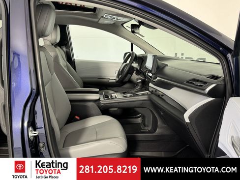 Certified 2025 Toyota Sienna XLE image 23