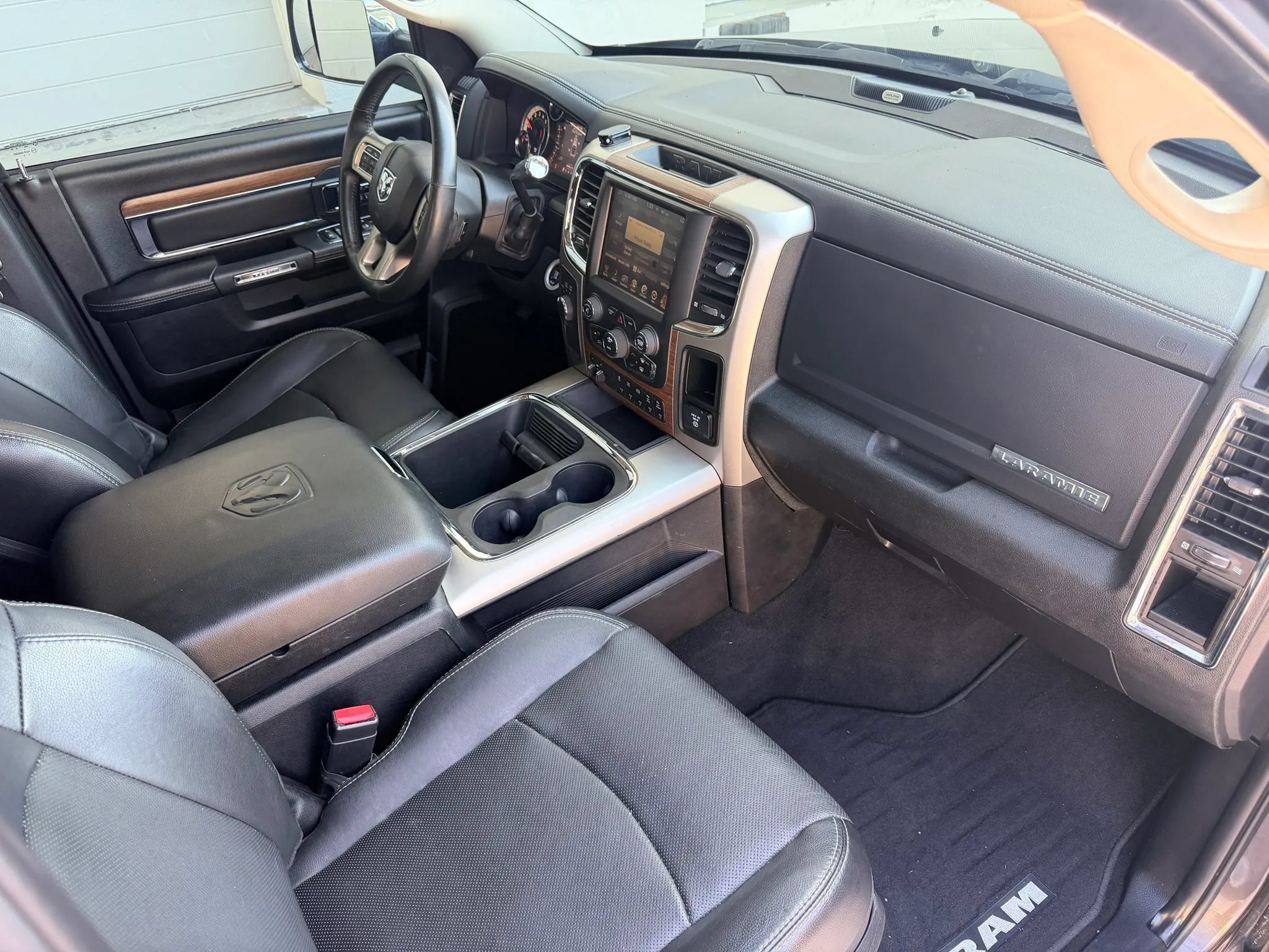 Used 2016 RAM 2500 Laramie w/ Convenience Group AWD/4WD image 15