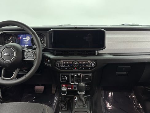 Used 2025 Jeep Wrangler Willys image 22