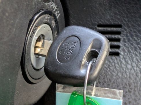 Used 2016 Toyota Corolla L image 23