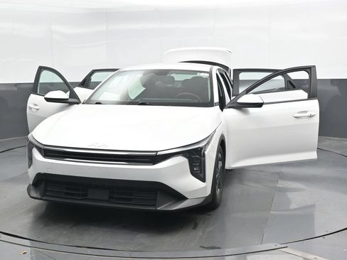 Used 2025 Kia K4 FWD image 48