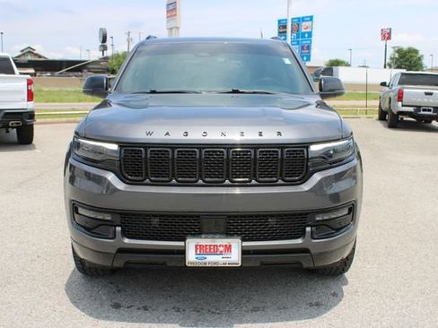 Used 2023 Jeep Wagoneer Series II AWD/4WD image 2
