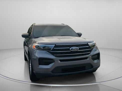 Certified 2021 Ford Explorer XLT RWD image 5