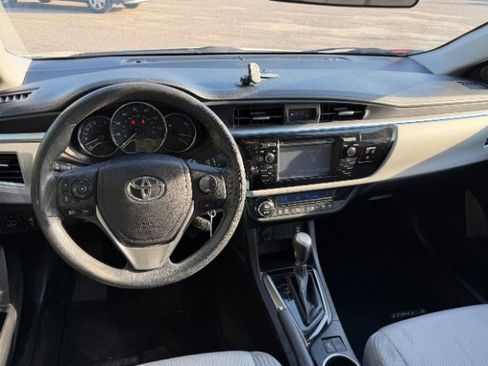 Used 2015 Toyota Corolla LE FWD image 2